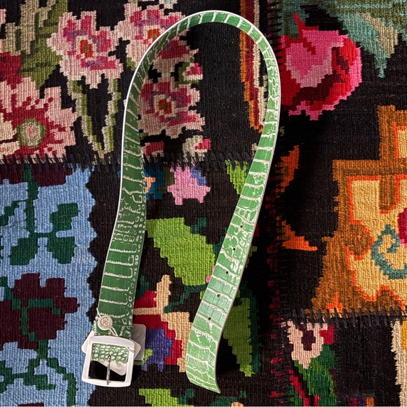 NWT Green Leather Croc-Embossed Belt with White Buckle - Picture 3 of 8